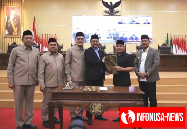 Bupati Bekasi Ade Kuswara Kunang Bersama Wakil Bupati Asep Surya Atmaja dan Jajaran Pimpinan DPRD Kabupaten Bekasi Hadiri Rapat Paripurna DPRD Dalam Rangka Penetapan Propemperda 2026