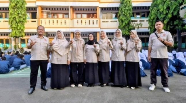 Menumbuhkan Cinta Literasi Sejak Dini, SMK Tri Mitra Hidupkan “Selasa Literasi” dengan Cara Menyenangkan