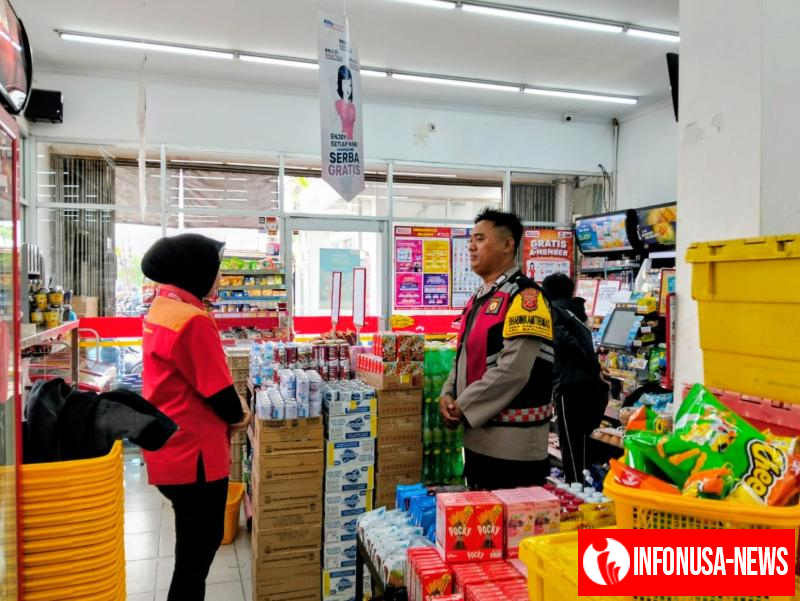 Anggota Polsek Batujaya Laksanakan Patroli Prekat guna Ciptakan Keamanan di Minimarket