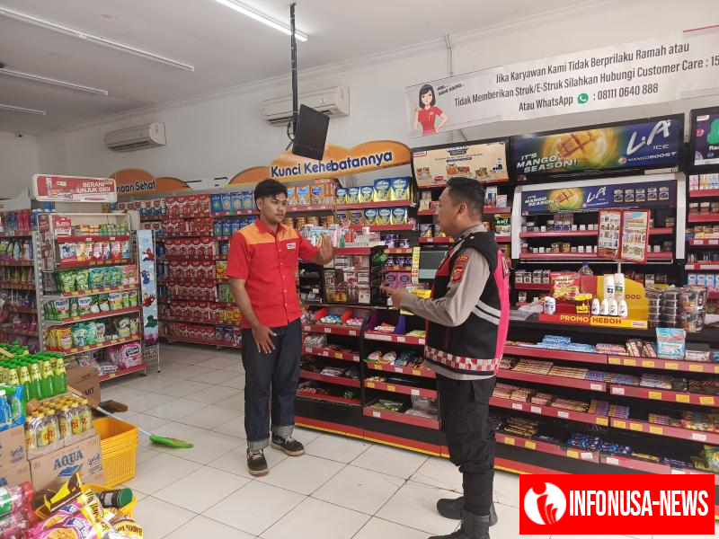 Patroli Ke pertokoan Wilayah hukumnya Antisipasi Guan Kamtibmas, Rutin dilaksanakan Anggota Polsek Tempuran Polres Karawang.