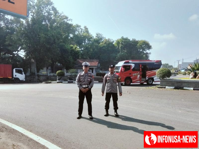 Polsek Kotabaru Gelar Pengamanan Keberangkatan Serikat Pekerja Karawang ke Jakarta