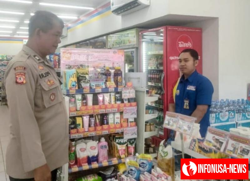 Sambang Minimarket Loji, Personil Polsek Tegalwaru Imbau Penjaga Saat Patroli Siang