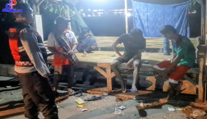 Upaya Aipda Dian Susanto Patroli Dialogis Bhabinkamtibmas Polsek Lemahabang Imbau Remaja Hindari Peredaran Dan Penyalahgunaan Obat Terlarang