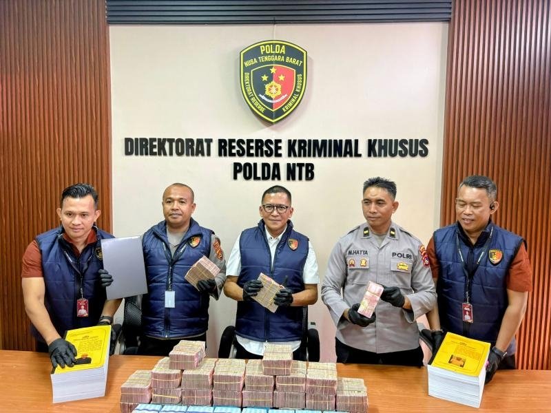 Selamatkan Uang Negara 2,8 Miliar, Polda NTB Limpahkan Tersangka dan Barang Bukti Kasus Korupsi Pengadaan Mebel SMK ke Kejaksaan