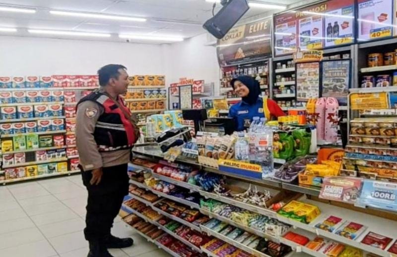 Terus Berupaya Melakukan Giat Patroli Perekat Supermarket Indomaret Gempol Guna Antisipasi Kejahatan