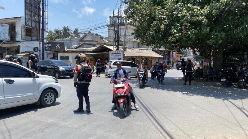 Cegah Kemacetan, Subsatgas Samapta Ops Mandalika Atur Lalu Lintas di Kawasan Kute Mandalika