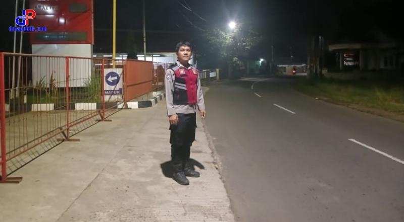 Terus Berupaya Personel Polsek Lemahabang Laksanakan Patroli Prekat Malam Di Obyek Vital