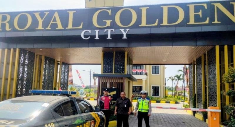 Personel Polsek Telukjambe Laksanakan Patroli Perintis, Hampiri Mitra Keamanan Security Perum Royal Golden City