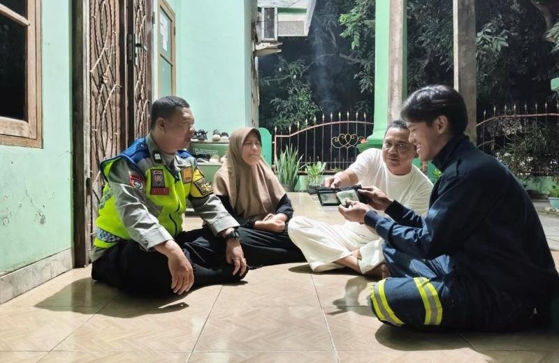 Dompet Ditemukan Warga di Purwadana, Berkat Bhabinkamtibmas Akhirnya Kembali ke Pemilik