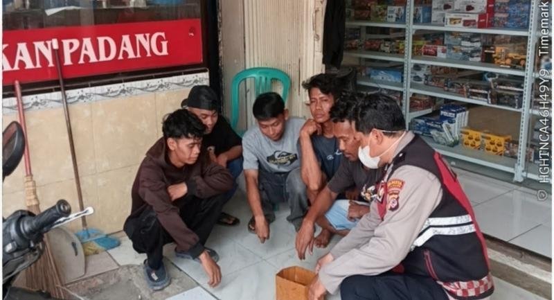 Personel Polsek Lemahabang Imbau Remaja Hindari Peredaran Dan Penyalahgunaan Obat Terlarang