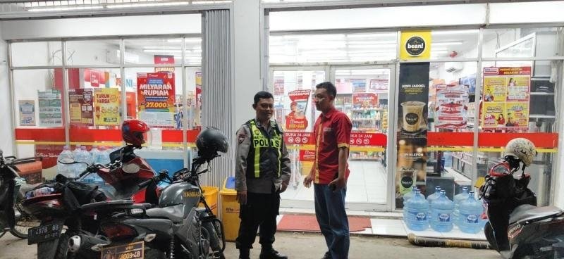 Giat Patroli Anggota Perekat Supermarket Alfamart Gempol Guna Antisipasi Kejahatan