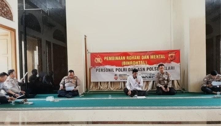 Polsek Klari Gelar Binrohtal, Perkuat Mental dan Integritas Personel