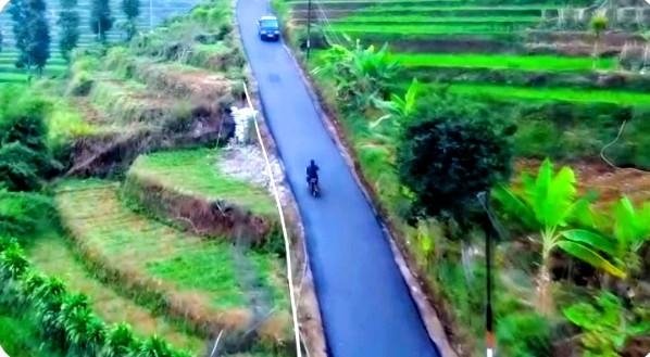 Jalan Cikuda-Genteng Mulus, Petani Banyuresmi Makin Mudah Angkut Hasil Panen