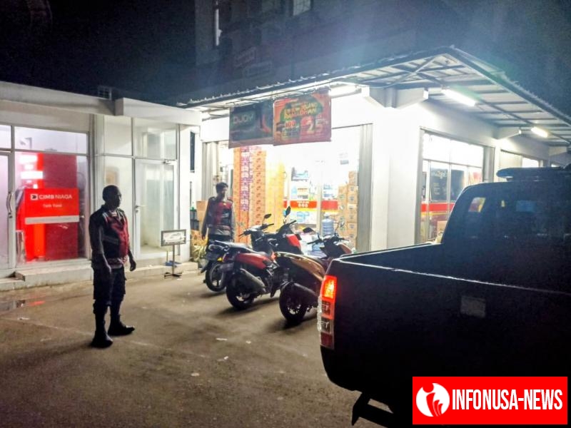 Anggota Polsek Batujaya melaksanakan Patroli Prekat serta Cegah Pencurian dan Pembobolan di Minimarket