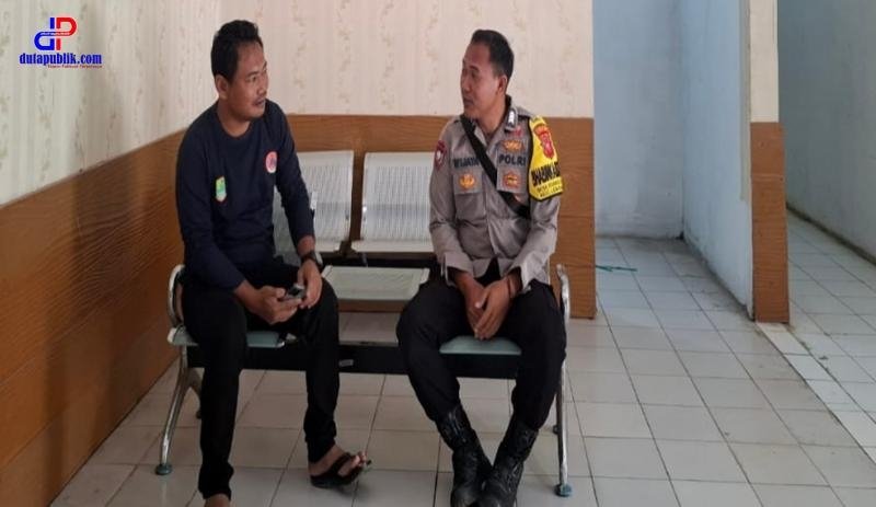 Bhabinkamtibmas Polsek Lemahabang Imbau Pemdes Karangtanjung Untuk Tetap Pertahankan Kamtibmas