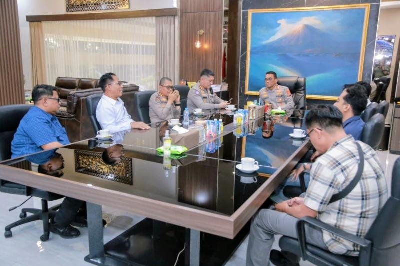 Kapolda NTB Perkuat Sinergi dengan BEM Unram dan Korwil Bali Nusra BEM, Ajak Mahasiswa Jaga Kondusivitas Daerah