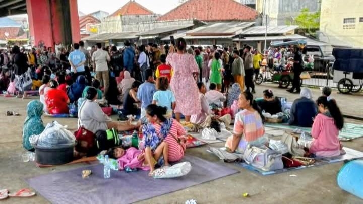 Bertahan di Kolong Flyover, Warga Pamanukan Hadapi Krisis Kemanusiaan Akibat Banjir