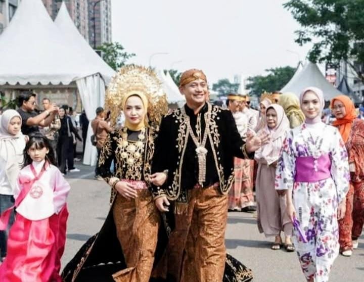 Pesona Nusantara Menyatukan Bekasi, Fashion Show GEBRAK 2026 Jadi Panggung Kreativitas dan Keberagaman