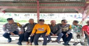 Personil Polsek Rengasdengklok Laksanakan Patroli Dialogis Dan Sambangi Warga Guna Sosialisasikan TPPO