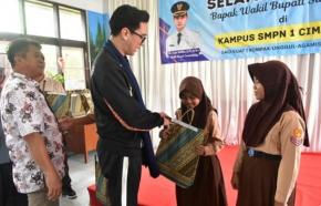 Menjaga Mimpi Anak Negeri, Sumedang Salurkan Bantuan Perlengkapan Sekolah