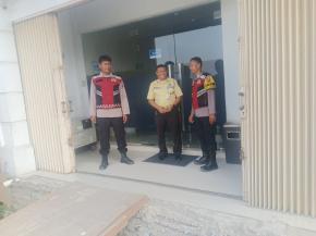 Anggota Polsek Batujaya Himbau Scurity Bank BJB Unit Batujaya tentang Kamtibmas