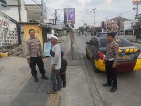 Patroli Sore Polsek Cikampek Pesan Kantibmas Warga di Depan Lapmer Dawuan Waspada C3