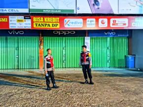 Anggota Polsek Batujaya Melaksanakan Patroli Prekat serta Kontrol Keamanan di Central Ruko Batujaya