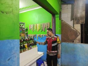 Guna antisifasi gukamtibmas, Rutin menghimbau toko jamu untuk tidak menjual miras di wilayah hukum polsek tempuran res karawang.