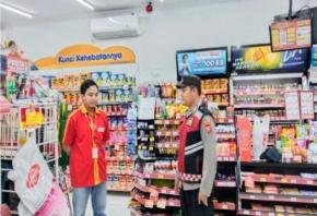 Giat Patroli Perekat Supermarket Alfamart Gempol Guna Antisipasi Kejahatan