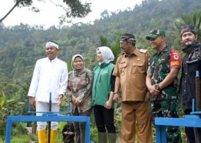 Gubernur Jawa Barat H. Dedi Mulyadi Resmikan Renopasi PLTMH, Ajak Masyarakat Manfaatkan Listrik Untuk Hal Produktif