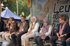 Wakil Bupati Garut Putri Karlina Hadiri Acara Pasar Pasisian Leuweung Sekaligus Peringatan Milangkala Desa Mekarsari ke-42 