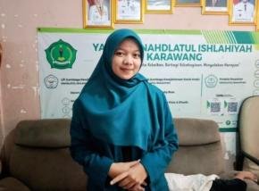 Jejak Harapan Titi: Dari Nyaris Putus Sekolah, Kini Mengabdi untuk Anak Yatim