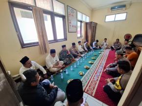 Kapolsek dan Jajaran Gelar Doa Bersama Almarhum Affan Pengemudi Ojek Online di Mako Polsek Tegalwaru
