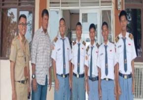 Personil Polsek Banyusari memberikan Arahan dan Pembinaan kepada Siswa/Siswi SMK 1 Banyusari