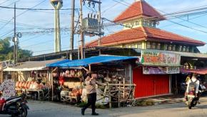 Personel Polsek Rengasdengklok Laksanakan kegiatan Yanmas Gatur Lalu lintas Pagi