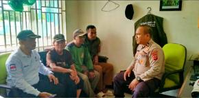 Mempererat Talisilaturrahmi, Bhabinkamtibmas Polsek Rengasdengklok Sambangi Perangkat Desa