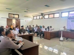 Hadir Dalam Rapat Minggon Kapolsek Purwasari Sampaikan Pentingnya Peran Semua Aspek Dalam Menjaga Dan Memelihara Kamtibmas