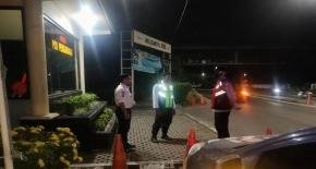 Polsek Telukjambe Laksanakan Patroli Dialogis, Ajak Mitra Keamanan untuk Jaga Kamtibmas di Kawasan Industri KIIC