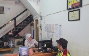 Personil Polsek Tegalwaru Gelar Patroli Siang Sambangi Kantor FIF di Loji Ingatkan Warga Waspada