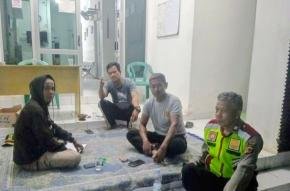 Personil Polsek Tegalwaru Patroli Malam Sapa Aparatur Pemerintah Desa Mekarbuana Ajak Waspadai Kejahatan
