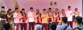 Diiringi Harap dan Doa, 444 Jemaah Haji Karawang Diberangkatkan