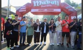 Ratusan Warga Meriahkan HUT ke-20 Griya Kuningan, Bupati Dian Lepas Fun Walk dan Hadirkan Layanan Adminduk Gratis