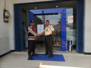 Guna keamanan dan kenyamanan Nasabah, Personil Pollsek Tempuran Laksanakan Patroli perbankan di wilayah hukumnya.
