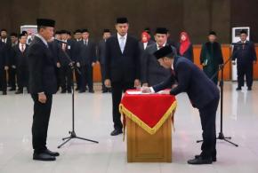 Bupati Ade Kunang Resmi Lantik Sekda Baru Endin Samsudin, Bupati, Jadikan Birokrasi Kian Gesit
