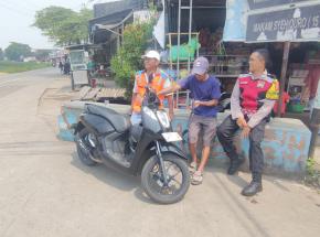 Bhabinkamtibmas Polsek Telagasari Sebar Himbauan Kamtibmas Kepada Masyarakat Binaan