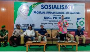 Anggota Bhabinkamtibmas Polsek Klari Hadiri Kegiatan Wakil Ketua Komisi IX DPR RI drg. Putih Sari Sosialisasi Program BPJS Kesehatan