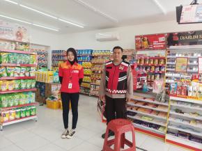 Patroli Ke pertokoan Wilayah hukumnya Antisipasi Guan Kamtibmas, Rutin dilaksanakan Anggota Polsek Tempuran Polres Karawang.