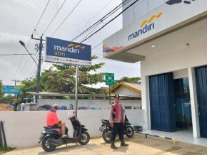 Bripka Sholihin Polisi Batujaya Cegah GU Kamtibmas di Bank Mandiri Unit Batujaya pada siang hari