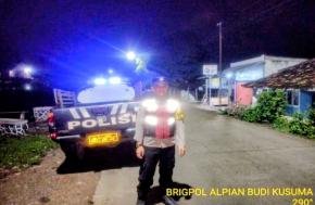 Upaya Personel Polsek Banyusari Melaksanakan Patroli Malam Hari di Wilayah Binaan