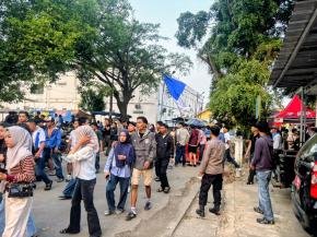 Kapolsek Klari Pimpin Pengamanan Big Match Persija Vs Persib di Empat Lokasi Nobar di Wilayah Klari